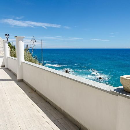 Seaside holiday apartment - unique location Cipressa Extérieur photo