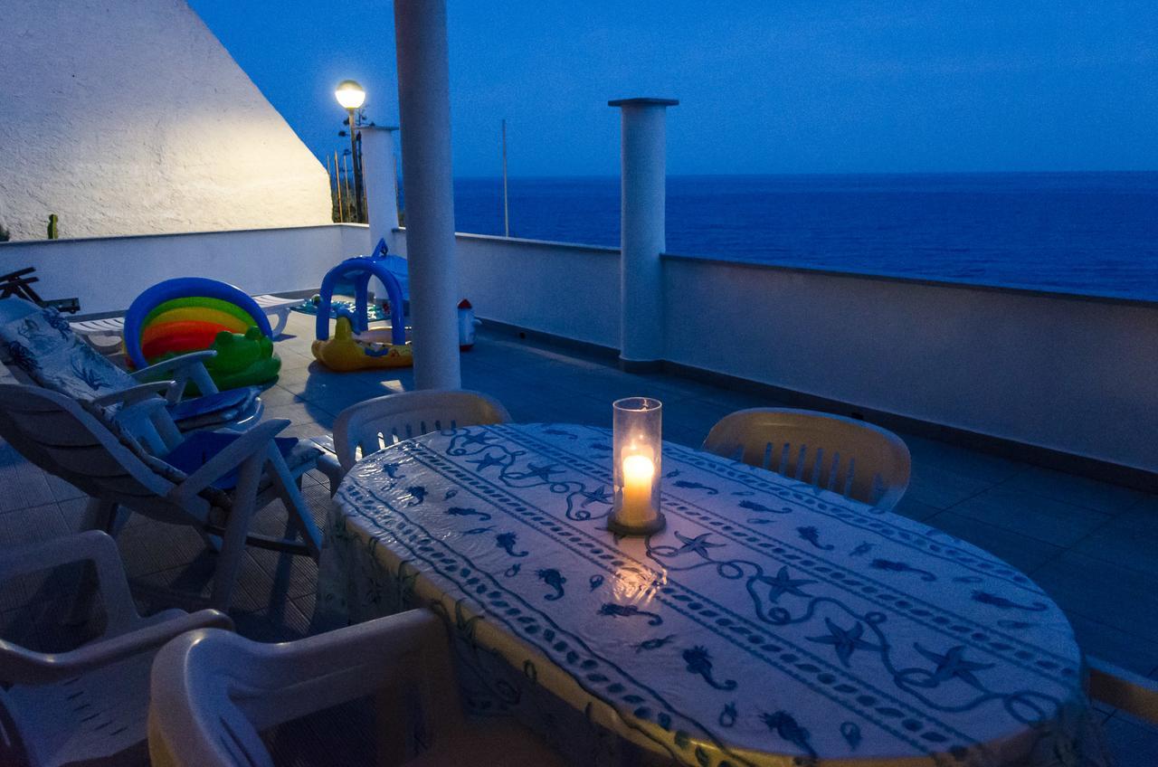 Seaside holiday apartment - unique location Cipressa Extérieur photo