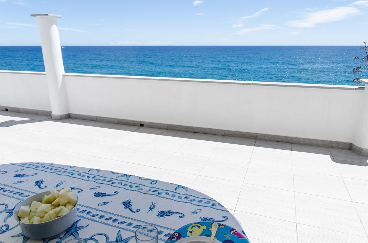 Seaside holiday apartment - unique location Cipressa Extérieur photo